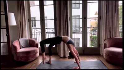 🤸🏼&zwj;♀️🧘🏼&zwj;♀️