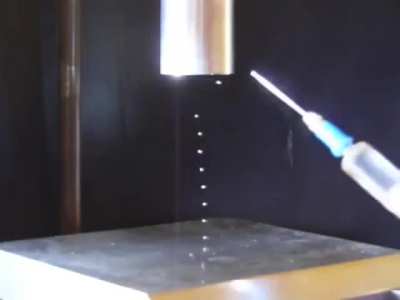 Observe the sound waves. The part responsible for the balance of levitation is centered.