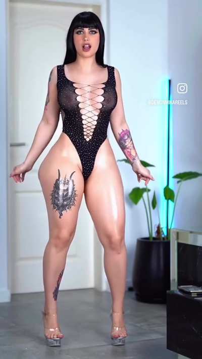 wide hips thot