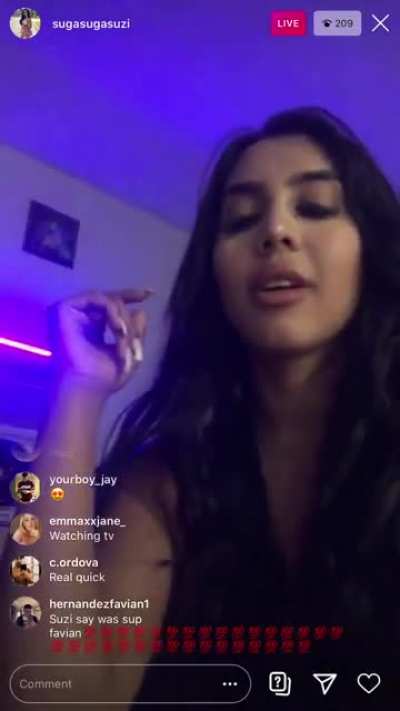 Is it just me or was Suzi drugged up on her live?? 😕 Right before I started the screen recording one of her friends in the background said &ldquo;up until this day she&rsquo;s never tried drugs&rdquo; or something. also peep the comments