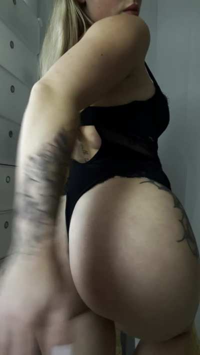 gimme some good hard spank babe..
