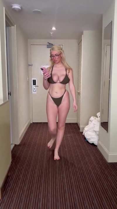 No bro, no te estoy provocando. ¿Y qué tiene que ande en bikini? ¡Tú también te paseas en pantaloneta y yo no digo nada! A ver, ¿cómo es diferente? Bueno sí, lo siento pero no es mi culpa que la gripa me haga secretar feromonas. Okay, pero no te acostumbr