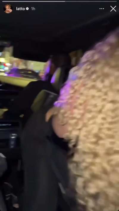 L'atto twerk in the car