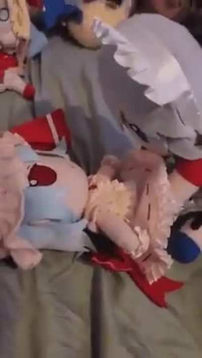 WHAT IS MISTROOS AND SKUSKUY DOING (warning extreme lesbian sex ahead)