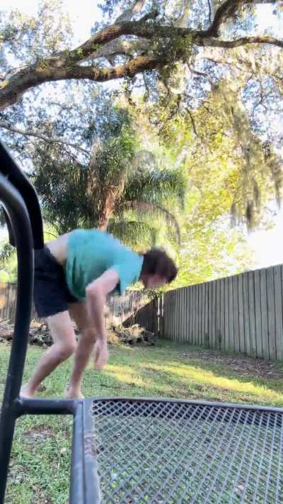Trying to do cheat gainer can&rsquo;t turn much lmaoo I need a foam pit or a gym with a springy floor and crash mats lmaoo