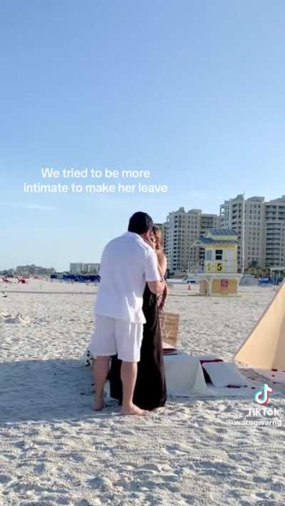 Muffintop Madge inserts herself into a stranger&rsquo;s proposal