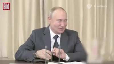 Журналисты BILD обнаружили у Путина &laquo;исчезающие&raquo; щёки. На двух видео со вчерашних встреч, опубликованных Кремлем, у него то появляются, то пропадают пухлые щёчки