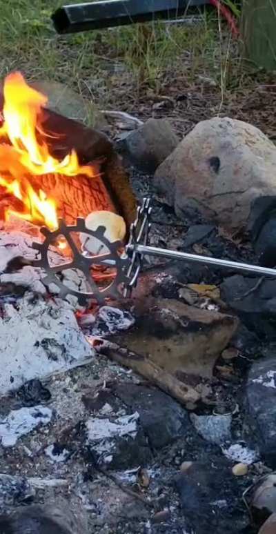 A 360&deg; marshmallow roaster on two axes of rotation