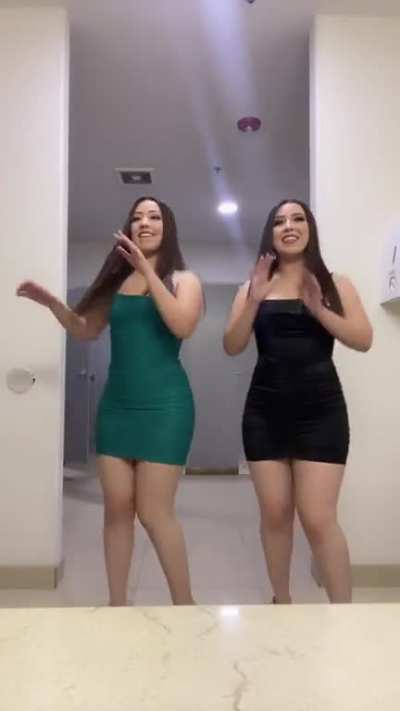 Estas 2 en vestidos se ven riqu&iacute;simas 🤤🔥🍆✊🏻💦💦