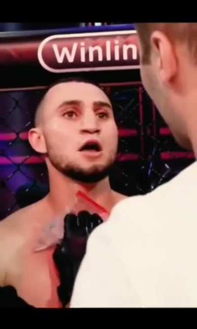 - "Господа, можно попросить вас вести себя потише?"