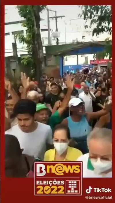 Eleitores baianos na abertura da seção