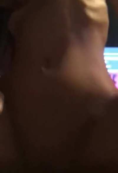 Petite amateur cums while riding