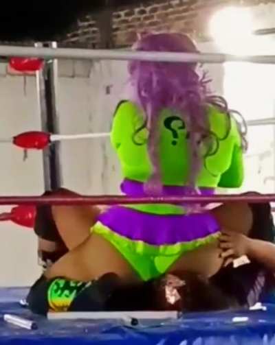 Sadika Facesitting pin