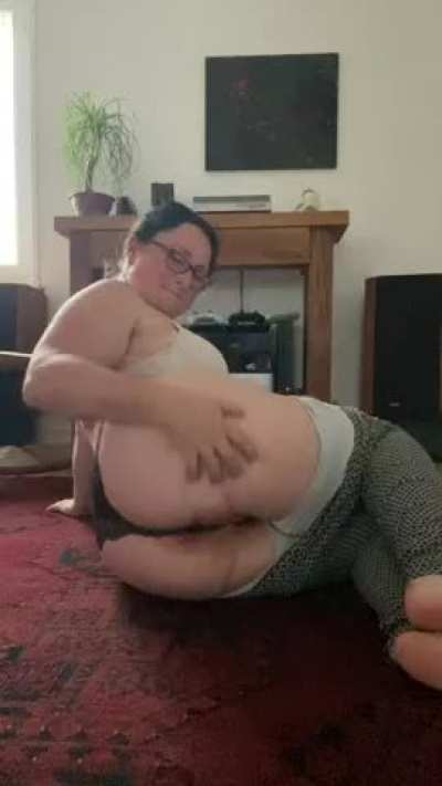 Get your cock ready ! I'll make sure it's hard and throbbing for me!