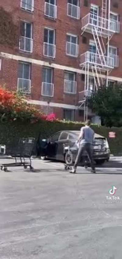 The entitled guy can't put away his shopping cart and get angry about it 🤦🏻&zwj;♂️