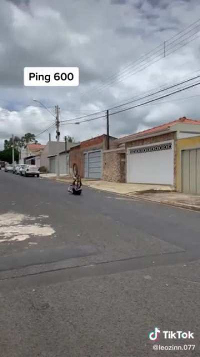 Meu ping j&aacute; chegou 1100 foi o m&aacute;ximo que eu vi