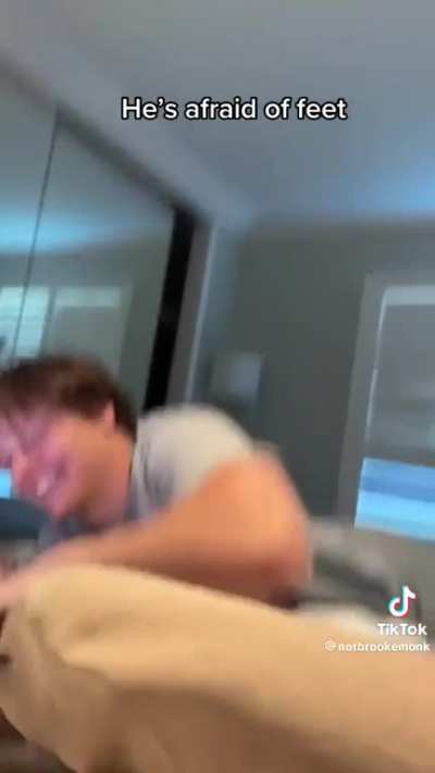 @notbrookemonk I wanna be in his position