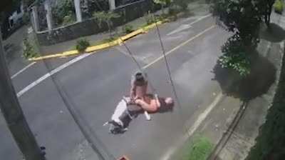 Man saves girl from Pitbull attack using a chokehold