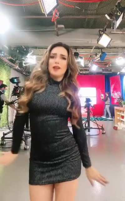 Tania Gomez-Weather Girl on Cada Ma&ntilde;ana Azteca 7 in Mexico