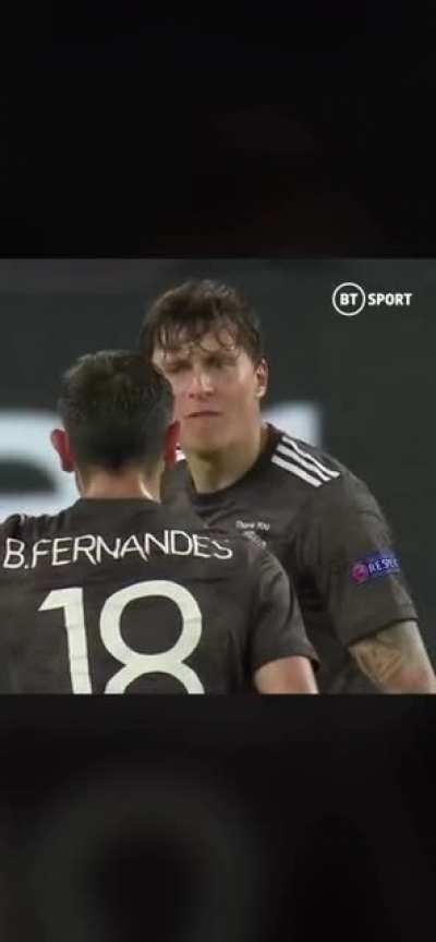 Lindelof and Fernandes disagreeing over Sevilla&rsquo;s 2nd goal