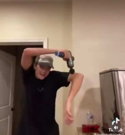 Tryna hit that elbow nerve