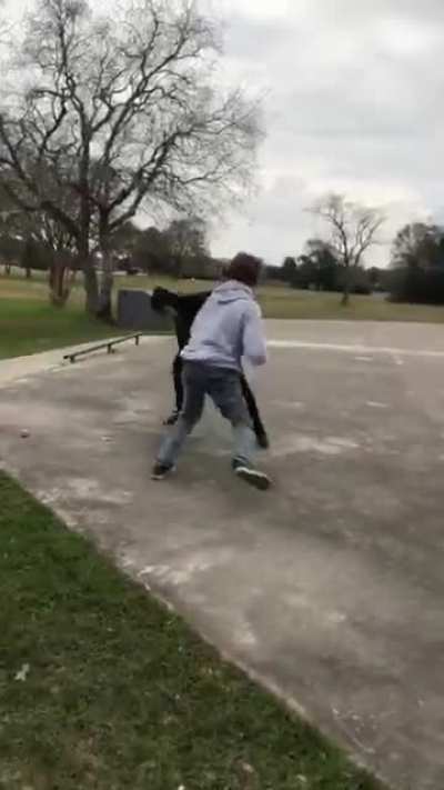 My first fight i got into about 6 months ago.. (gray hoodie) Anyone tryna give me some pointers?