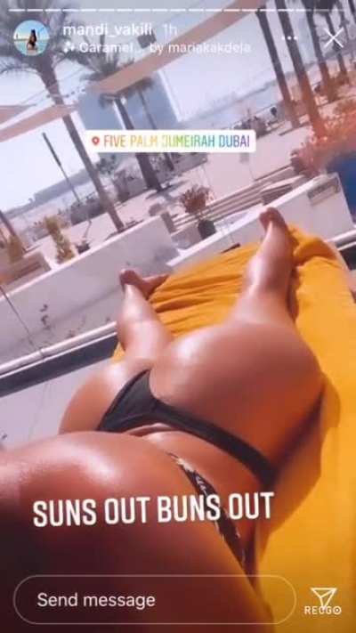 Mandis jiggly ass