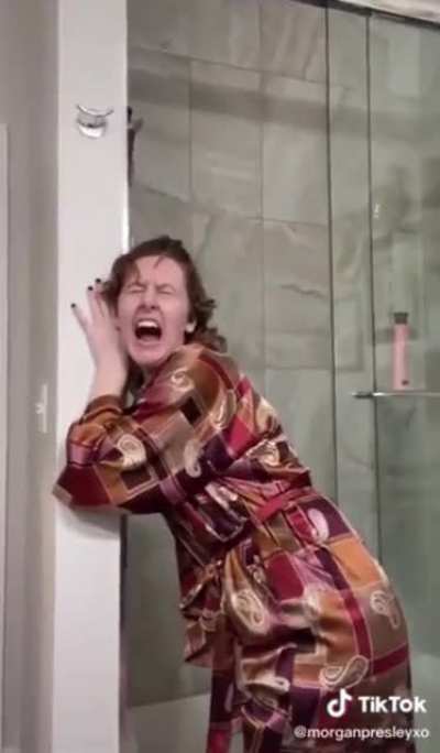 I am wooman I so funny. Hehe funny wooman vagina jokes 🤗