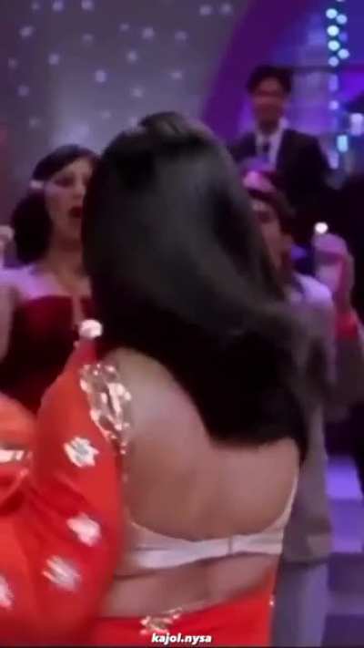 Kajol&rsquo;s back and waist rolls