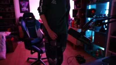 Para calmar los feels, ac&aacute; rubius rasc&aacute;ndose la pija