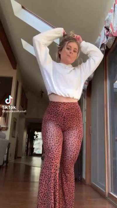 Blondebumshell