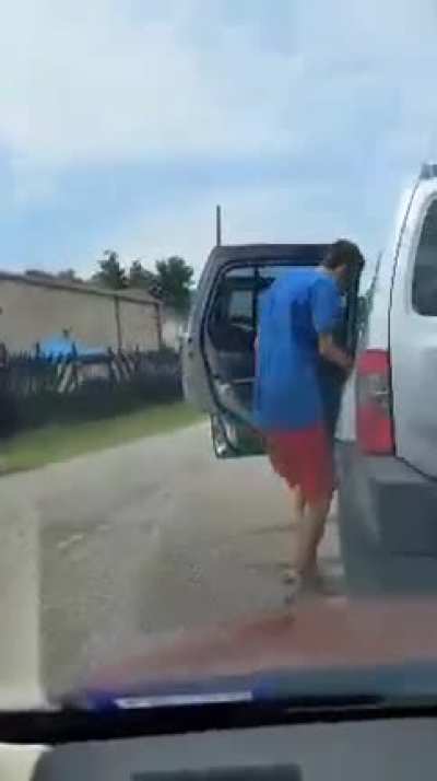 Man smashes woman's windshield with a dumbbell