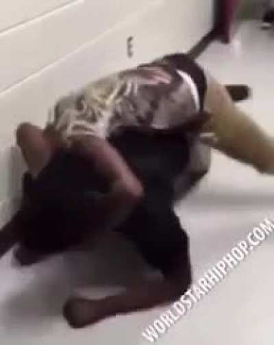 Teacher didn&rsquo;t even stop the fight 😭😭😭