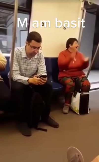 Victor Ponta in drum spre sediul PRO Romania, colorizat, 2022