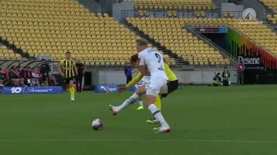 Wellington Phoenix vs. Auckland - Foul given against the Nix (Great Judo Throw)