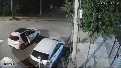 Villa Luzuriaga: Delincuentes se robaron un auto con un bebé en el asiento trasero y lo bajaron durante la huida