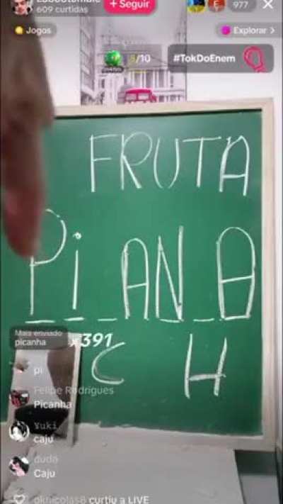 Qual fruta vcs acham q &eacute;? 🤔