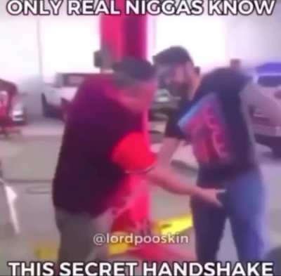 Illojuan fandom handshake be like