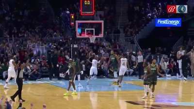 [Highlight] Darius Garland drills the buzzer beater 3 but gets the technical foul