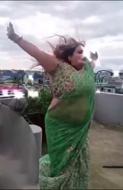 Navch0de Mahila