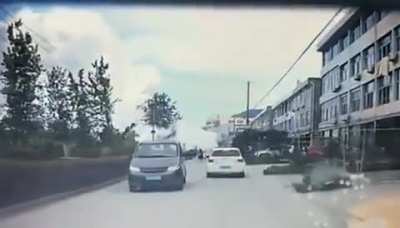 Oil tanker explosion caught on dashcam