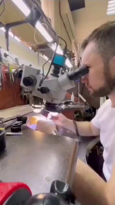 He makes a Godzilla sculpture out a rice kernel.