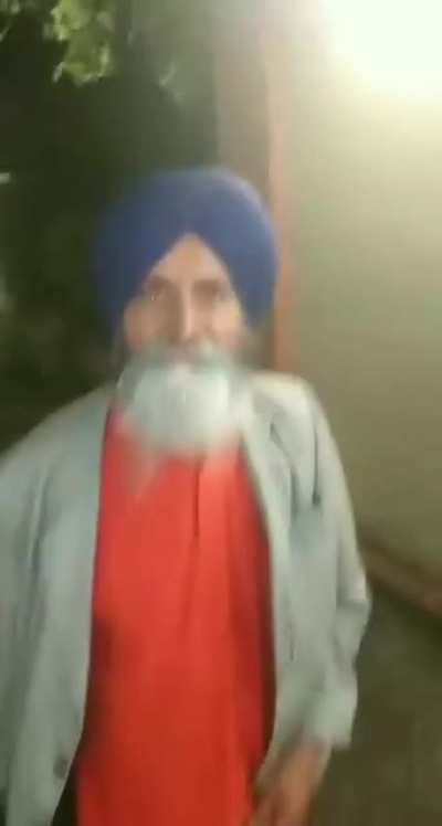 Publicly masturbating elderly Sikh man gets assaulted by the cameraman