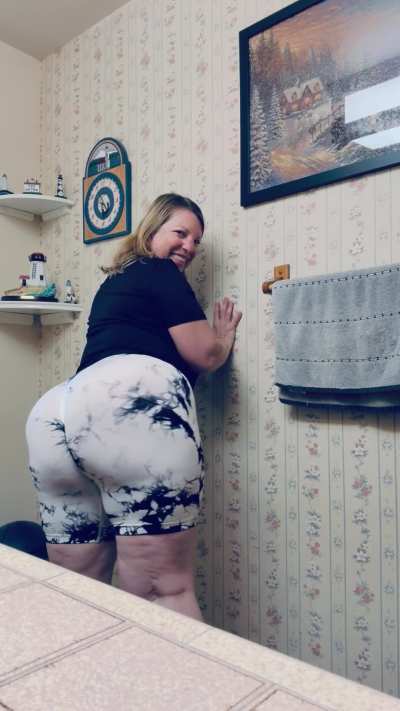 This 210 pound ass is ready to smother you with my farts. 💨 Think you&rsquo;re ready? 😈