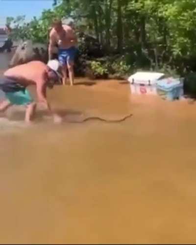 Man just trying to help out