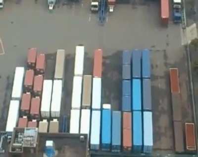mAn hOrRiFiCalLy WiPeS oUt HiMsELf aND SeVeRaL sEMi tRaiLerS iN a rOw