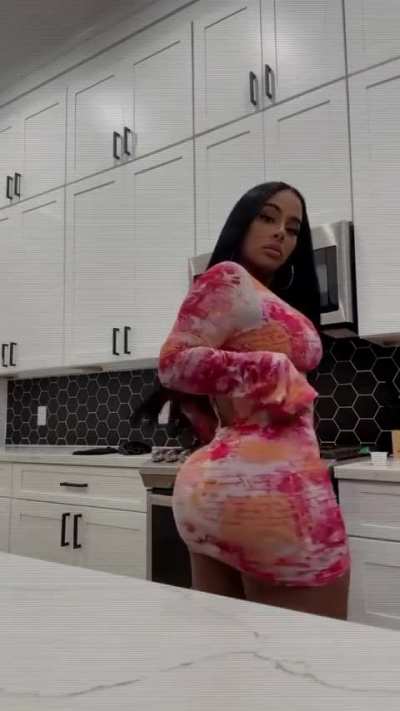 Thicc Latina !