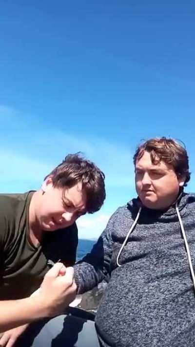 Amhr&aacute;n Na Scad&aacute;n. The beauty of Sean-n&oacute;s Singing. Sang by Naoise McCathmhaoil accompanied by his brother.