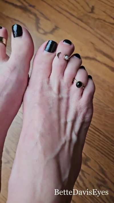 Black polish and toe rings&hellip; and always highlighting those longer toes.