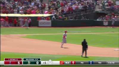 [Highlight] Ohtani goes back to back with Trout, crushing a ball to dead center